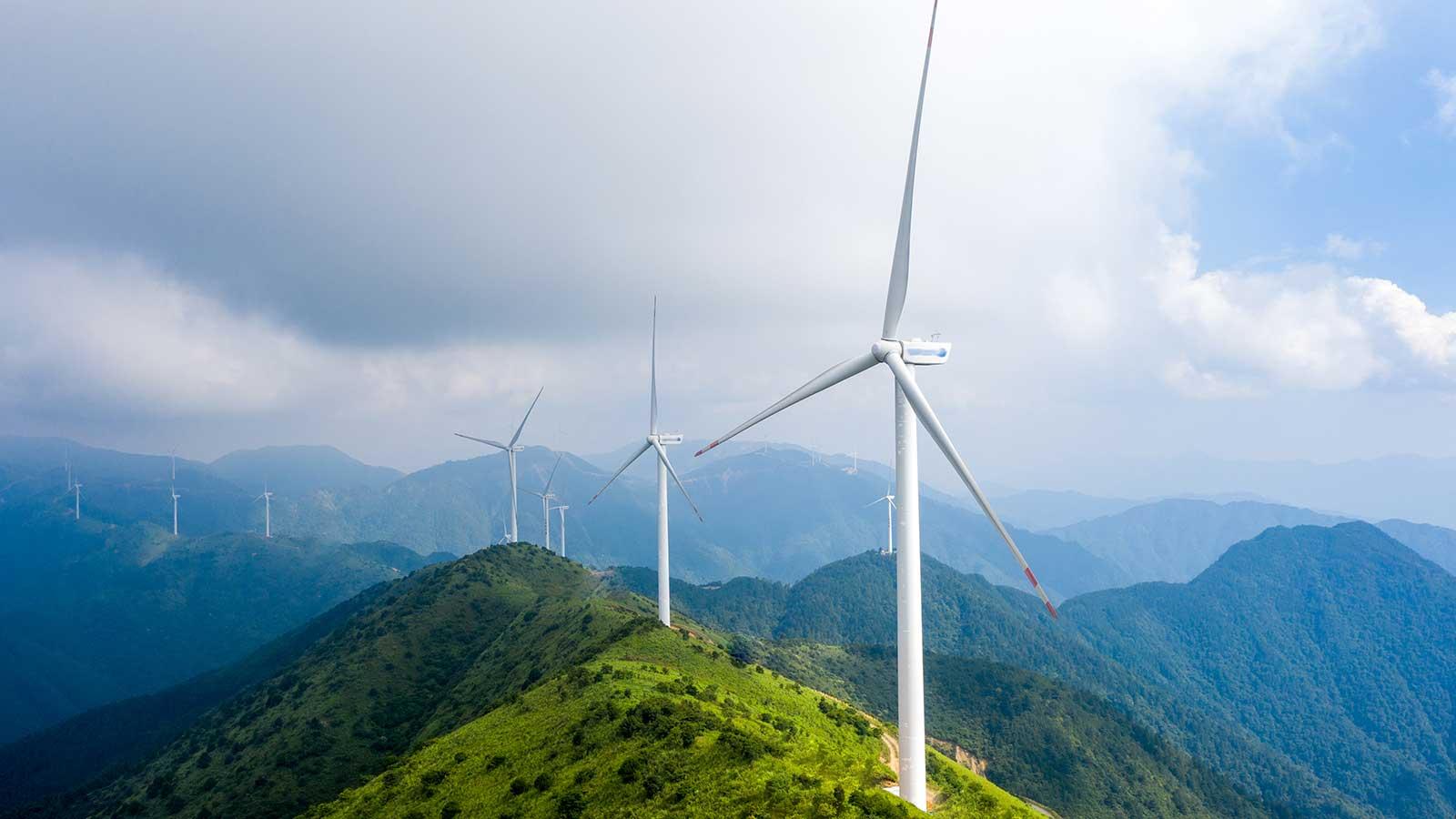 Wind turbines on hilltops representing Business Energy Advanced Certificates at esball国际平台客户端